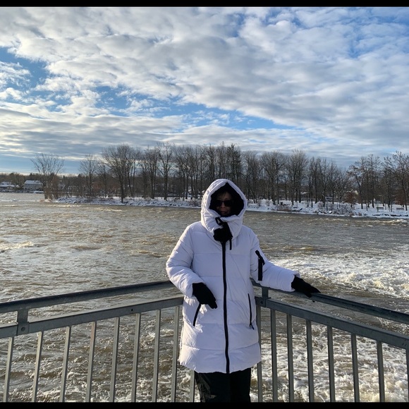 Meet your Posher, Helene - Picture 1 of 1